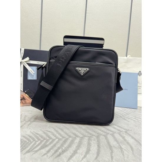 2VH002 Messenger Bag arrives!