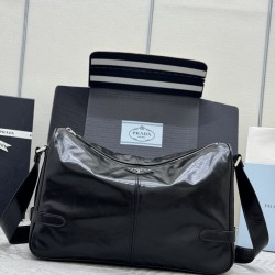 F740 with a full set of counter packaging exclusive customized new waxy leather 2VH187 messenger bag This shoulder bag is made of soft and shiny waxy leather carefully crafted smooth and simple silhouette with exquisite details decorated with a unique tri