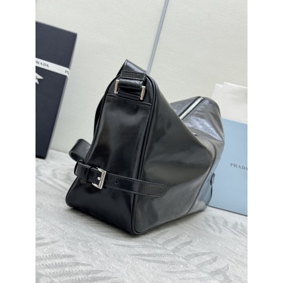 F740 with a full set of counter packaging exclusive customized new waxy leather 2VH187 messenger bag This shoulder bag is made of soft and shiny waxy leather carefully crafted smooth and simple silhouette with exquisite details decorated with a unique tri