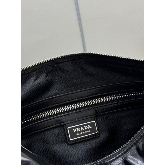 F740 with a full set of counter packaging exclusive customized new waxy leather 2VH187 messenger bag This shoulder bag is made of soft and shiny waxy leather carefully crafted smooth and simple silhouette with exquisite details decorated with a unique tri