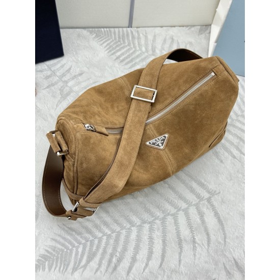 F620 new messenger bag 2VH187 leather frosted leather this shoulder bag imported leather carefully crafted smooth simple silhouette with exquisite details decorated with a unique triangular logo fashionable versatile adjustable leather shoulder strap is a