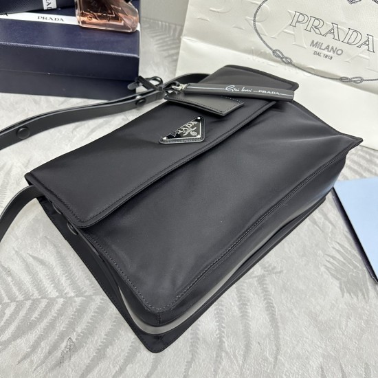 F570 with a full set of the version of the counter packaging exclusive custom pop cini messenger bag medium 1bd255 this shoulder bag Yen unique lined nylon build and equipped with leather straps and back pockets metal fittings to give a touch of bright co