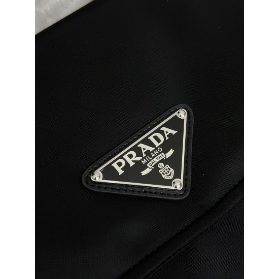 F570 with a full set of the version of the counter packaging exclusive custom pop cini messenger bag medium 1bd255 this shoulder bag Yen unique lined nylon build and equipped with leather straps and back pockets metal fittings to give a touch of bright co