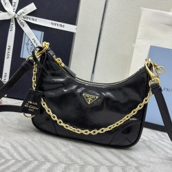 1BH204 oil waxed leather two comparison picture left this thin leather shoulder ReEdition2002 tag right this cloth wide shoulder ReEdition2005 tag small bag