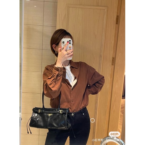 Medieval style oil-waxed leather pop-up