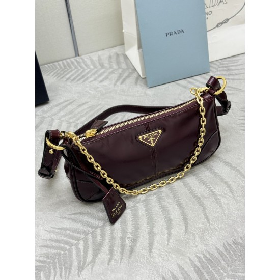 F550 with Counterfeit Full Packaging Exclusive New Burgundy 1BC221 Oil Waxed Leather Chain Shoulder Bag This shoulder and handbag brings together classic Prad design elements to create a sophisticated and versatile silhouette that bridges the gap between 
