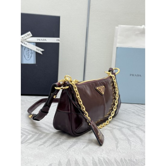 F550 with Counterfeit Full Packaging Exclusive New Burgundy 1BC221 Oil Waxed Leather Chain Shoulder Bag This shoulder and handbag brings together classic Prad design elements to create a sophisticated and versatile silhouette that bridges the gap between 
