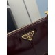 F550 with Counterfeit Full Packaging Exclusive New Burgundy 1BC221 Oil Waxed Leather Chain Shoulder Bag This shoulder and handbag brings together classic Prad design elements to create a sophisticated and versatile silhouette that bridges the gap between 