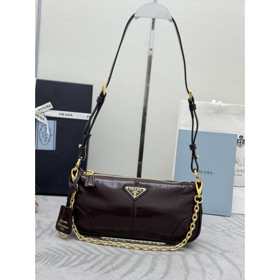 F550 with Counterfeit Full PackagingExclusive New 1BC221 Oil Waxed Leather Chain Shoulder BagThis shoulder bag brings together classic Prad design elements to create a sophisticated and versatile silhouette that bridges the gap between classic and contemp