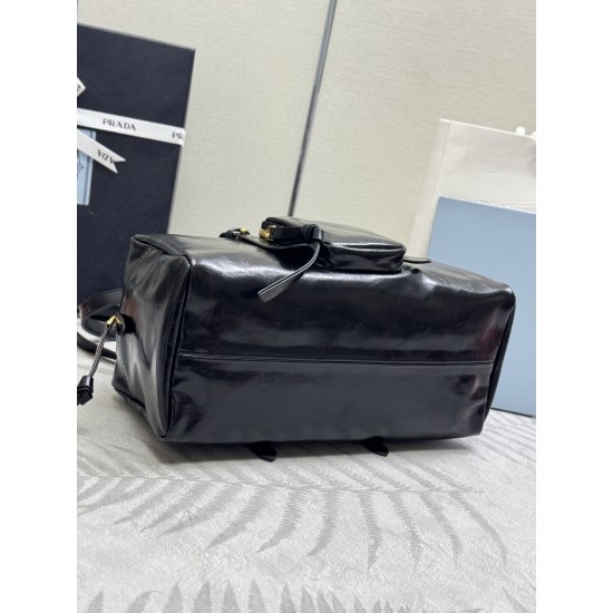 F660 with the counter version of the full set of packaging exclusive custom 2025 new oil waxed leather 1BB138 large this shoulder bag with soft oil waxed leather new interpretation of the design of retro metal hardware and collectible elements of the zipp