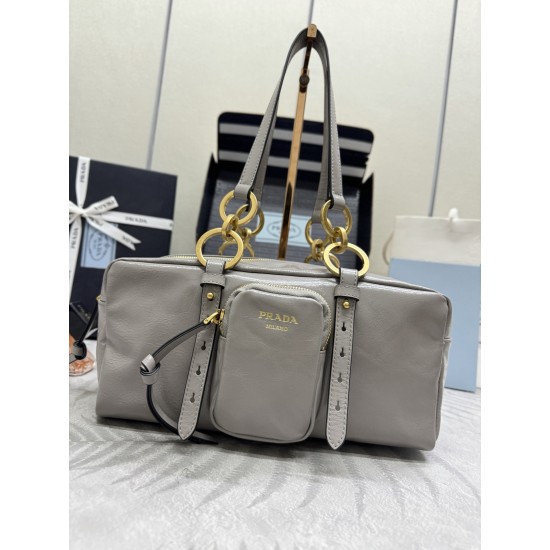 F660 with the counter version of the full set of packaging exclusive custom 2025 new oil wax leather 1BB138 large this shoulder bag with soft oil wax leather new interpretation of the design of retro metal hardware and collectible elements zipper pocket h