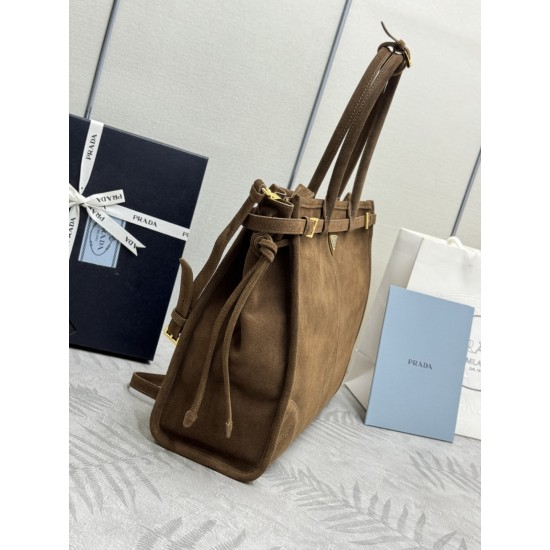 F730New suede oversized Soft Lux1BA439 arrivesThis handbag is made of imported brushed leather exudes a classical atmosphere with a long detachable adjustable shoulder strap to facilitate different occasions with the capacity of space is very large and go