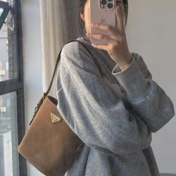 Bucket Frosted Suede Modeling Figure