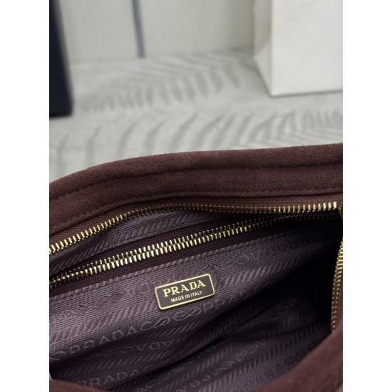 F610 with full counter packageLusSolf Suede 1BA215 Crossbody BagThis crossbody bag is made of imported suede and exudes a vintage vibe with a long, removable and adjustable shoulder strap for easy carrying over the shoulder and across the shoulder.It's a 