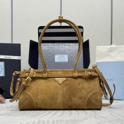 1BA426 Nubuck Suede Cinnamon