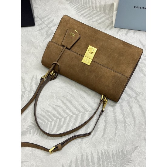 F720 new runway models 1BN023 suede frosted leather this new Soft Sound handbag is made of imported suede and soft sheepskin inside the space ample chic hundred with a removable long shoulder strap with two compartments and can be hand-carried and shoulde