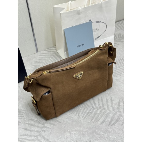 F700 NEW EXPLORATION BAG Frosted Leather 1BC264 Suede with Counterfeit Full Packaging This Exploration Bag is made of imported nylon fabric and calfskin leather features a soft silhouette and multiple pockets Lightweight and practical ReNylon emphasizes t