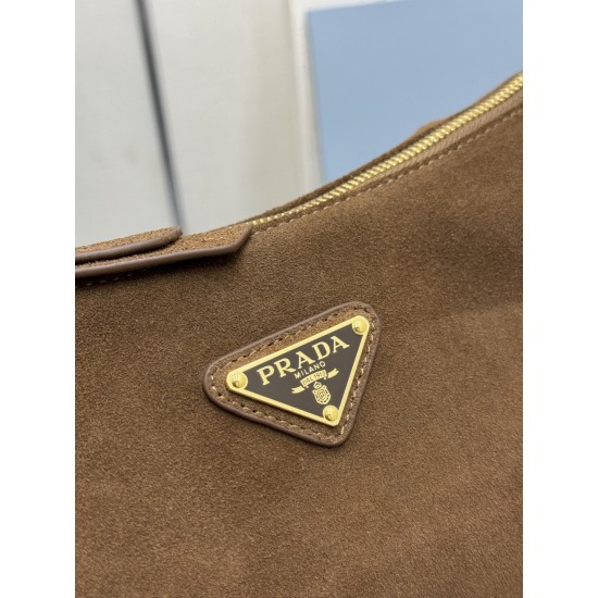 F700 NEW EXPLORATION BAG Frosted Leather 1BC264 Suede with Counterfeit Full Packaging This Exploration Bag is made of imported nylon fabric and calfskin leather features a soft silhouette and multiple pockets Lightweight and practical ReNylon emphasizes t