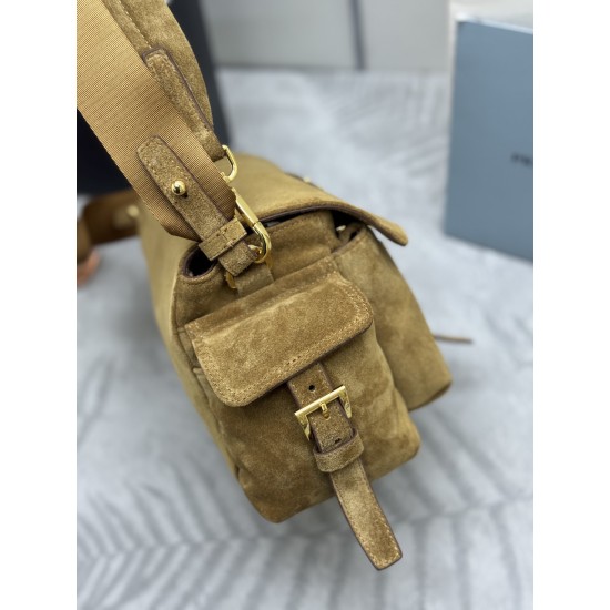 F700 with counter counterpart full set of packaging exclusive customized new messenger bag 1BD394 suede cinnamon This handbag is a perfect blend of sophistication and functionality made of imported suede with a soft silhouette with multiple pockets Lightw