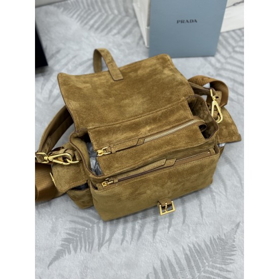 F700 with counter counterpart full set of packaging exclusive customized new messenger bag 1BD394 suede cinnamon This handbag is a perfect blend of sophistication and functionality made of imported suede with a soft silhouette with multiple pockets Lightw