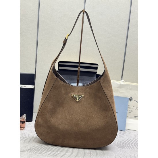 F700 new suede oversized Cleo1BC181 frosted leather crossbody bag this crossbody bag using imported frosted leather inside with imported sheepskin regardless of crossbody or shoulder are very taste on the body effect pole oversized capacity practicality n