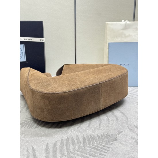 F700 new suede oversized Cleo1BC181 frosted leather crossbody bag this crossbody bag using imported frosted leather inside with imported sheepskin regardless of crossbody or shoulder are very taste on the body effect pole oversized capacity practicality n