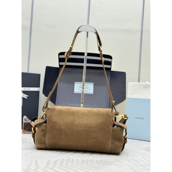 F700 with counter counter version of the full set of packaging exclusive customized new messenger bag 1BD394 suede This handbag is a perfect blend of sophistication and functionality made of imported suede with a soft silhouette with a number of pockets L