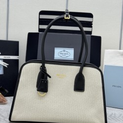 F590 new linen tote bag 1BG572 this bag combines cowhide and linen blended fabrics versatile fashion and lightweight texture molded Oversize silhouette skillfully interpreted duality functional and practical design exquisite exquisite detail highlights th