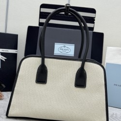 F590 new linen tote bag 1BG572 this bag combines cowhide and linen blended fabrics versatile fashion and lightweight texture molded Oversize silhouette skillfully interpreted duality functional and practical design exquisite exquisite detail highlights th