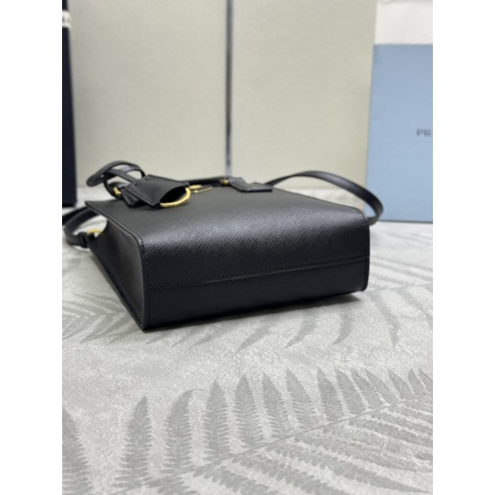 F600 with a full set of counter packaging exclusive customized classic Mini Tote 1BA358 arrived this Saffiano cross grain cowhide leather body with double handles removable shoulder strap to facilitate a variety of ways to carry 95cm quite functional stro