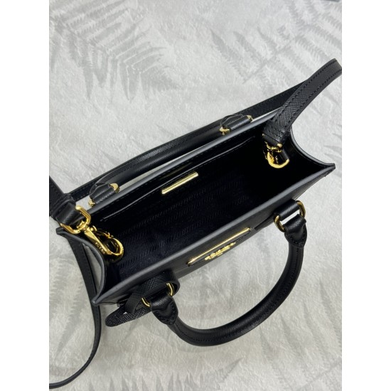 F600 with a full set of counter packaging exclusive customized classic Mini Tote 1BA358 arrived this Saffiano cross grain cowhide leather body with double handles removable shoulder strap to facilitate a variety of ways to carry 95cm quite functional stro