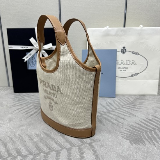 F520 with counter counter version of the full set of packaging exclusive customized new shopping bag 1BE074 small tote This tote bag is made of linen blend fabrics to create a stylish sense of volume and exquisite geometric shape to show its structured de