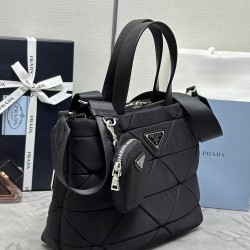 F450Diamond Lattice Tote Bag 3-in-11BG380This System Tote Bag comes with two leather handlesExquisite stitching technology shapes a triangular pattern to show craftsmanshipDetachable woven nylon shoulder strap brings different stylesFavorite is still the 