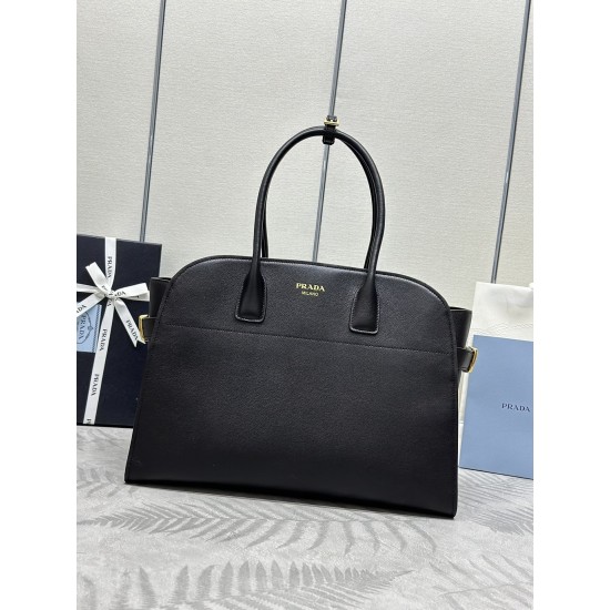 Large Tote Bag 1BG508 Arrives in Black