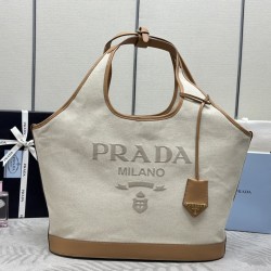 F5601bg472New large tote bagThis tote bag is made from a linen blend fabric that showcases a stylish sense of volume and sophisticated geometric shapes to show off its structured designCasual and versatileFull capacityEmbellished leather details add a tou