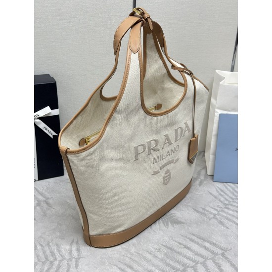 F5601bg472New large tote bagThis tote bag is made from a linen blend fabric that showcases a stylish sense of volume and sophisticated geometric shapes to show off its structured designCasual and versatileFull capacityEmbellished leather details add a tou