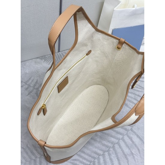 F5601bg472New large tote bagThis tote bag is made from a linen blend fabric that showcases a stylish sense of volume and sophisticated geometric shapes to show off its structured designCasual and versatileFull capacityEmbellished leather details add a tou