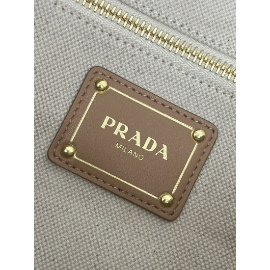 F5601bg472New large tote bagThis tote bag is made from a linen blend fabric that showcases a stylish sense of volume and sophisticated geometric shapes to show off its structured designCasual and versatileFull capacityEmbellished leather details add a tou