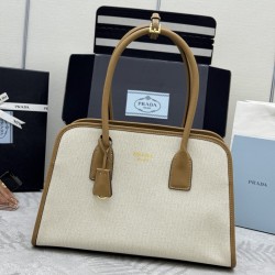 F590 new linen tote bag 1BG572 this bag combines cowhide and linen blended fabrics versatile fashion and lightweight texture molded Oversize silhouette skillfully interpreted duality functional and practical design exquisite exquisite detail highlights th