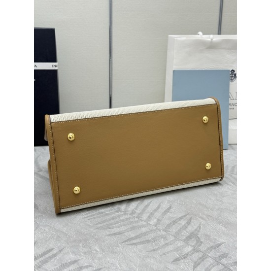 F590 new linen tote bag 1BG572 this bag combines cowhide and linen blended fabrics versatile fashion and lightweight texture molded Oversize silhouette skillfully interpreted duality functional and practical design exquisite exquisite detail highlights th