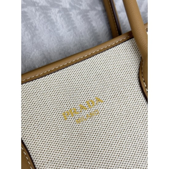 F590 new linen tote bag 1BG572 this bag combines cowhide and linen blended fabrics versatile fashion and lightweight texture molded Oversize silhouette skillfully interpreted duality functional and practical design exquisite exquisite detail highlights th